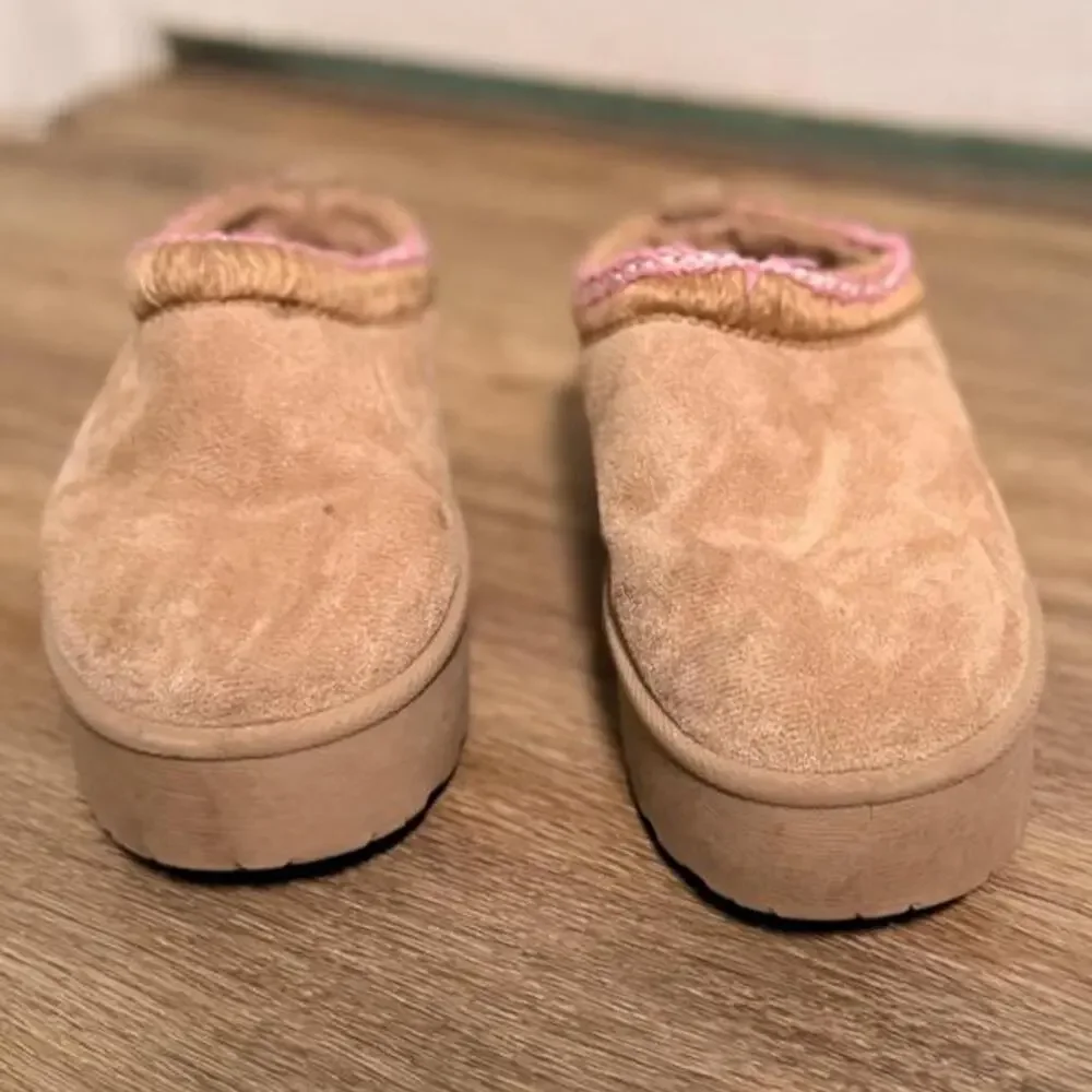 Girls cozy platform clog